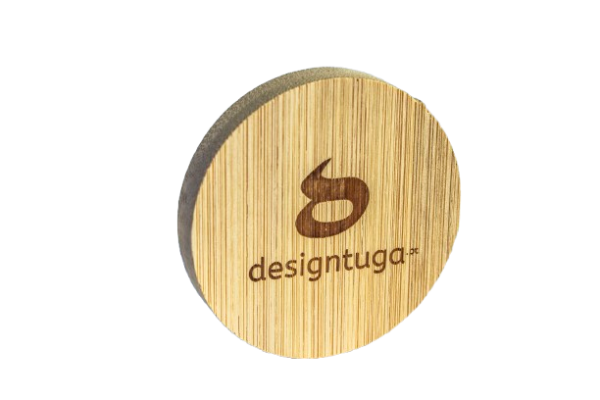 Abridor de Garrafas em Bambu (Madeira) c/ íman - Gravação a Laser - 5,9cm x 5,9cm